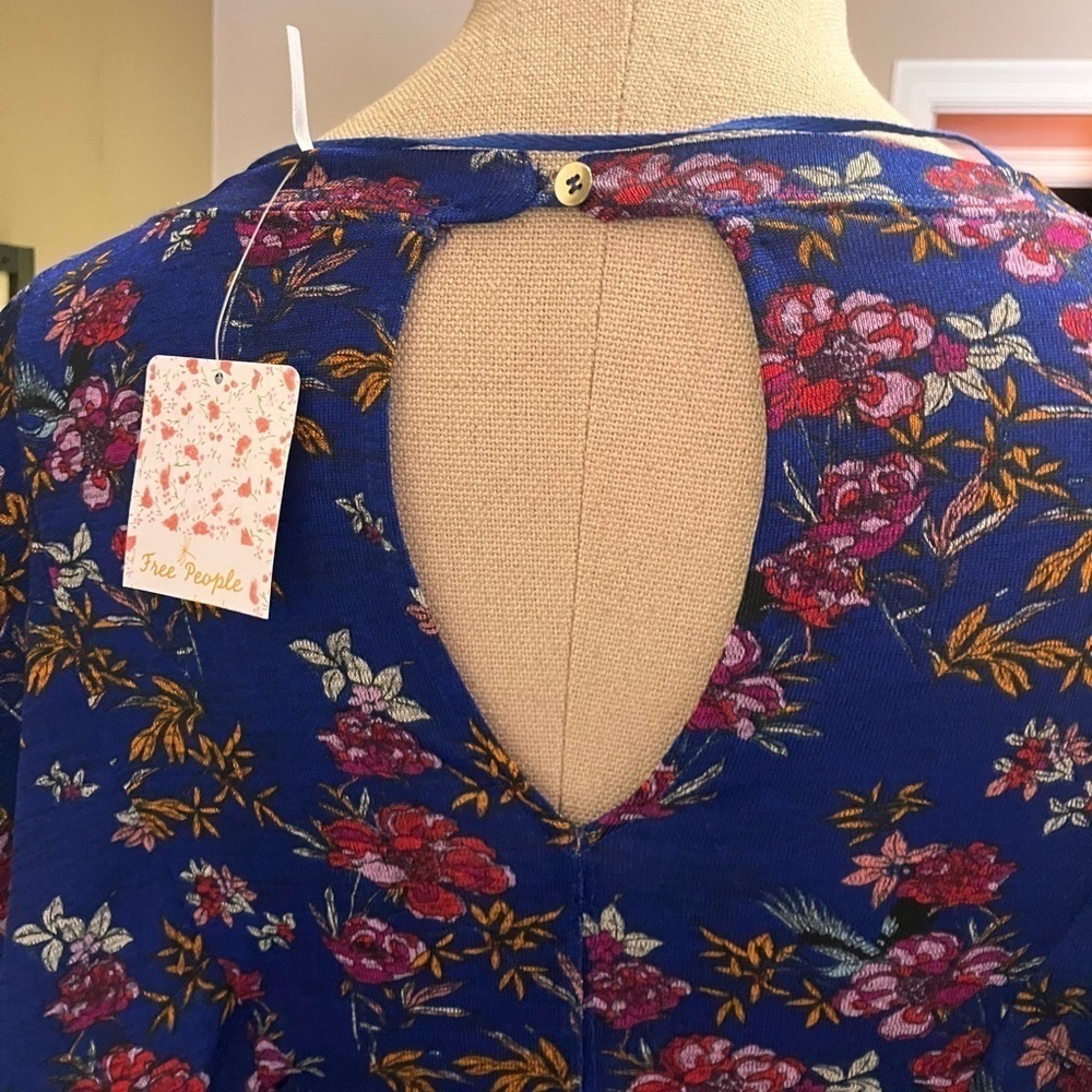 FREE People Womens Small Floral Blouse Top Ruffle Front Keyhole Back NWT - Picture 6 of 10
